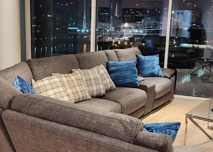 Luxury 2 Bed Apartment Excel London