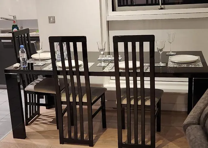 Luxury 2 Bed Apartment Excel London