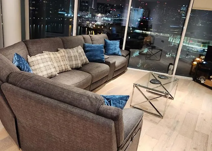 Luxury 2 Bed Apartment Excel London
